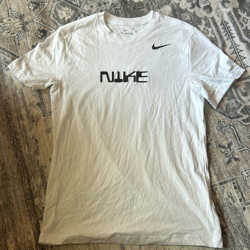 Nike Graphic Tee NWOT the Nike tee embroidery logo